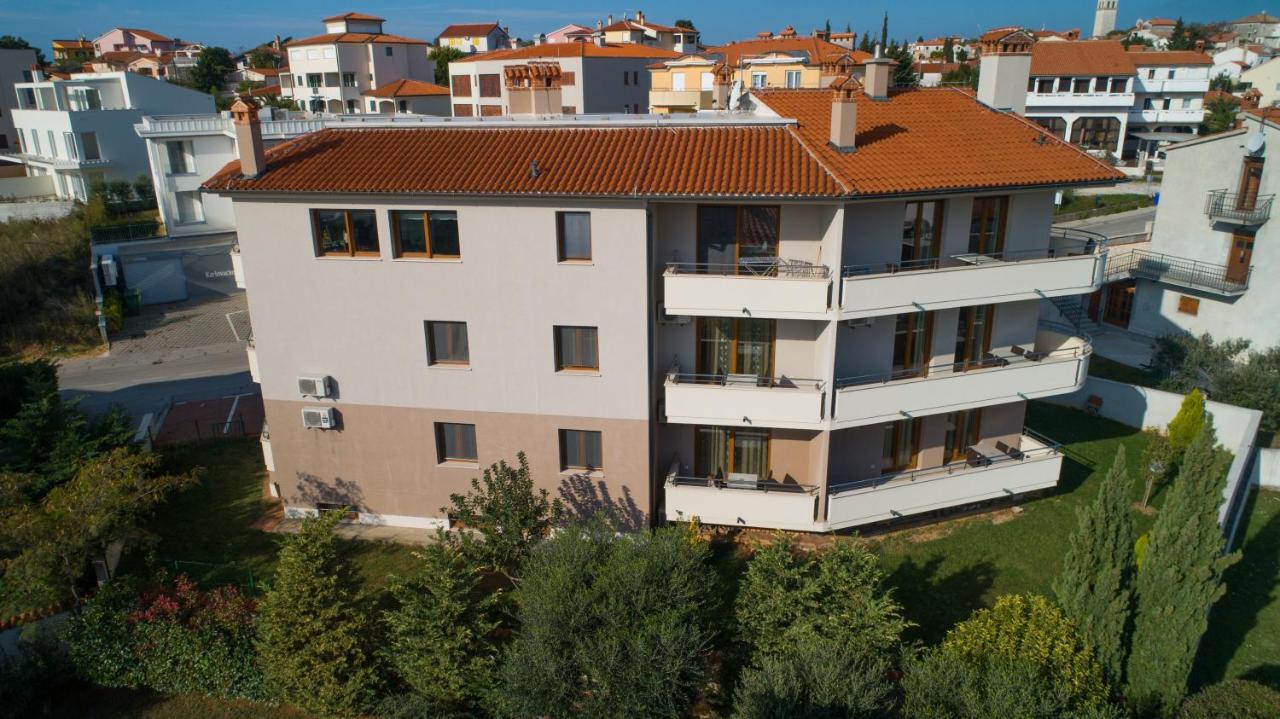 Apartments Oliva Premantura Exteriör bild